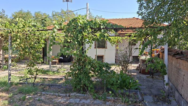 Maintained property with a yard, two residential buildings and convenient access to the regional center Plovdiv