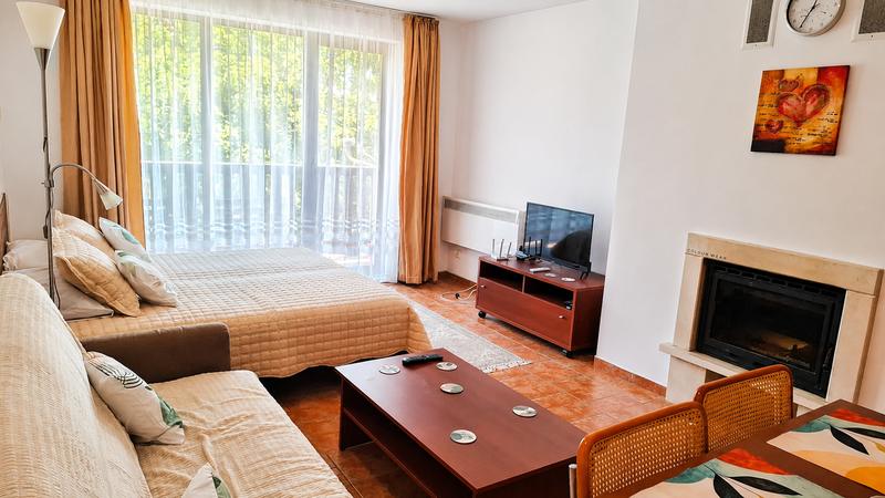 Bright south-facing studio in a residential building, fully equipped and ready for use