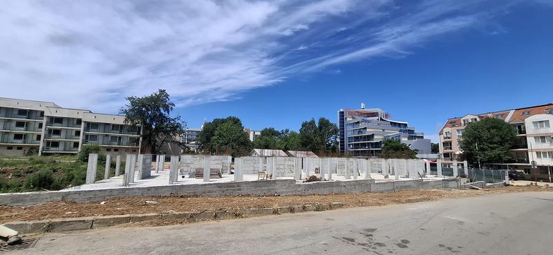 Studios, 1- and 2-bedroom apartments in an excellent complex just 30 meters from the golden beach