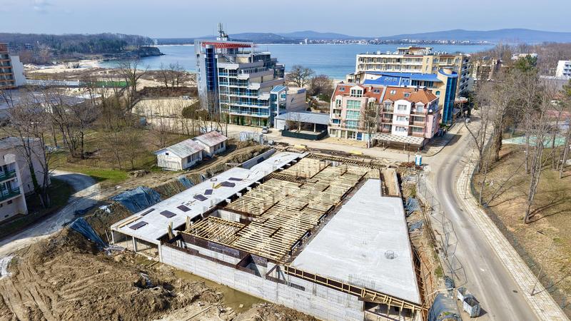 Studios, 1- and 2-bedroom apartments in an excellent complex just 30 meters from the golden beach