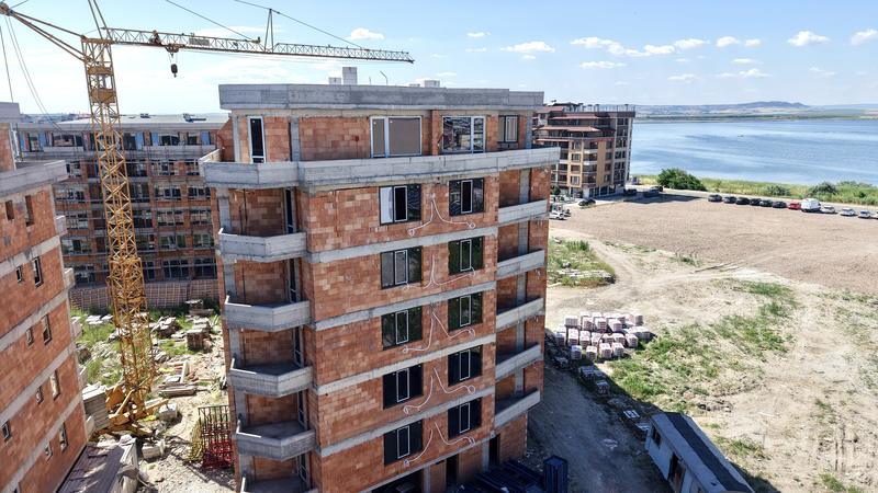 Apartments under construction in peaceful neighborhood close to the center and to the rehabilitation complexes of Pomorie