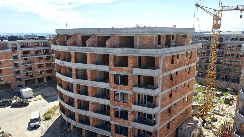 Apartments under construction in peaceful neighborhood close to the center and to the rehabilitation complexes of Pomorie