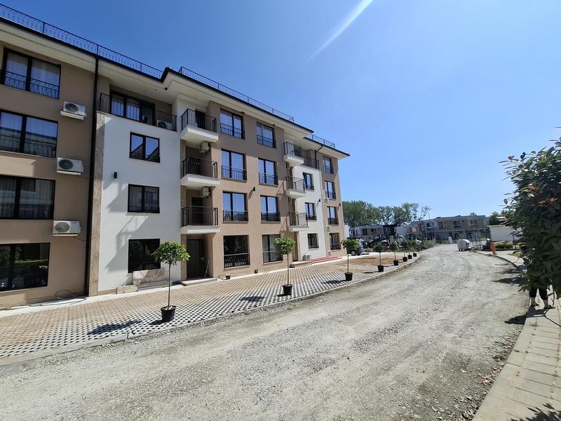 Gorgeous gated complex with swimming pool on the second line, next to the beach Smokinya