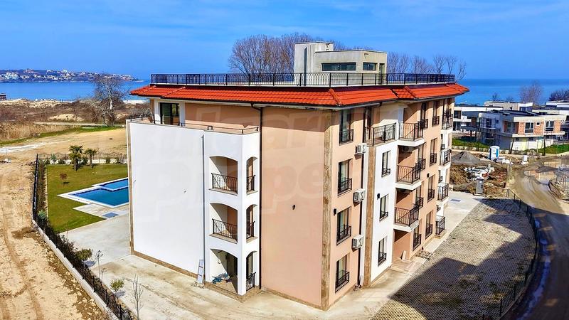 Gorgeous gated complex with swimming pool on the second line, next to the beach Smokinya