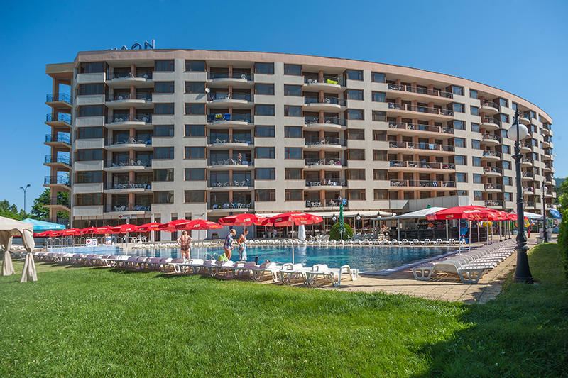 Apartment with panoramic view 100 m from the beach in Sunny Beach