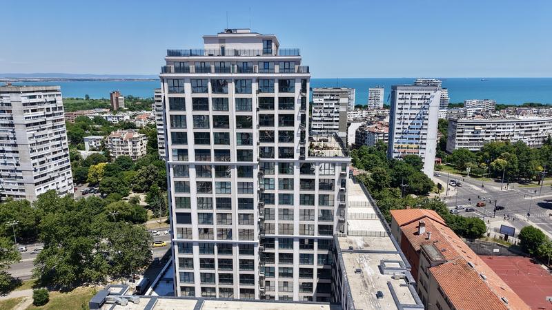 Last apartments with 360� panoramic views of the city and the sea