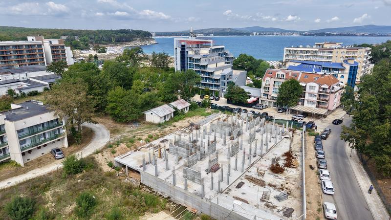 Studios, 1- and 2-bedroom apartments in an excellent complex just 30 meters from the golden beach