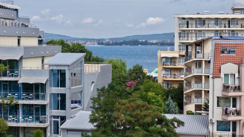 Studios, 1- and 2-bedroom apartments in an excellent complex just 30 meters from the golden beach