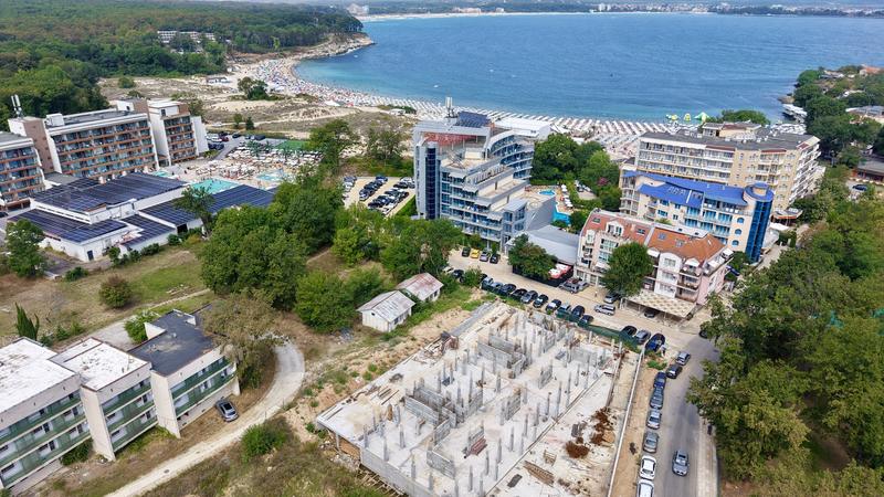 Studios, 1- and 2-bedroom apartments in an excellent complex just 30 meters from the golden beach