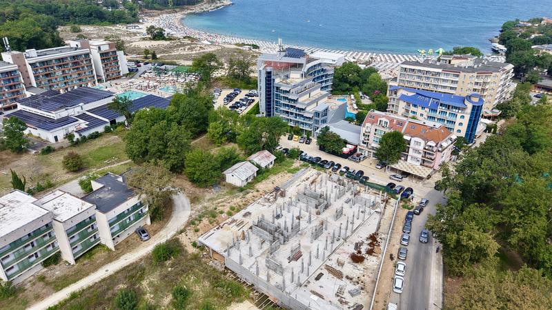 Studios, 1- and 2-bedroom apartments in an excellent complex just 30 meters from the golden beach
