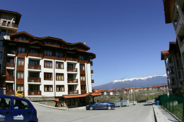 Fully furnished studio with stunning views
Fully furnished studio with stunning views