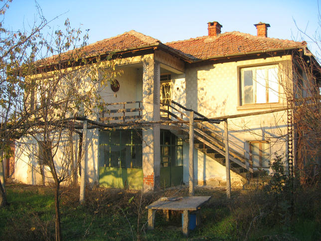 Rural property with garage in hilly area 23 km from Elhovo Rural property with garage in hilly area 23 km from Elhovo
