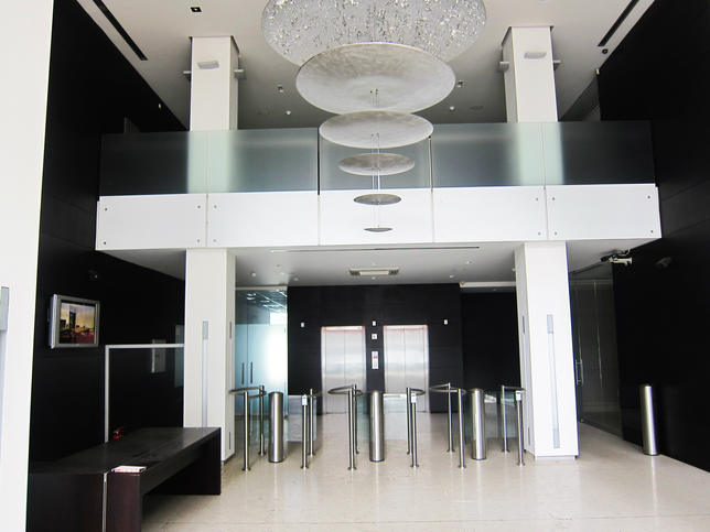 Modern offices, shops, bank office and penthouse in an high-end office building with excellent location Modern offices, shops, bank office and penthouse in an high-end office building with excellent location