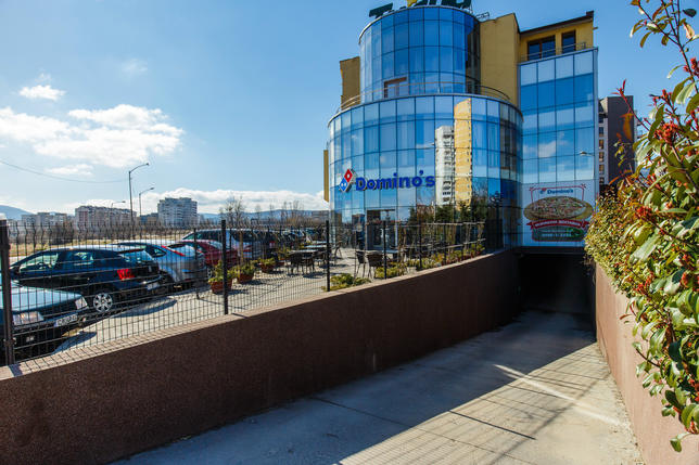 Самостоятелна сграда на бул. "Александър Малинов" с голям подземен паркинг Самостоятелна сграда на бул. "Александър Малинов" с голям подземен паркинг
