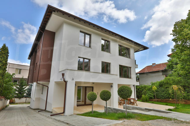 Spacious apartment in a quiet area with excellent access Spacious apartment in a quiet area with excellent access