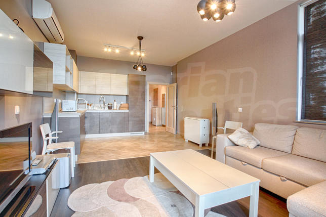 A bright and cozy two-bedroom property in a preferred metropolitan area A bright and cozy two-bedroom property in a preferred metropolitan area
