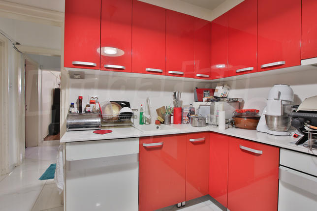 Luxuriously furnished sunny apartment with basement and attic Luxuriously furnished sunny apartment with basement and attic