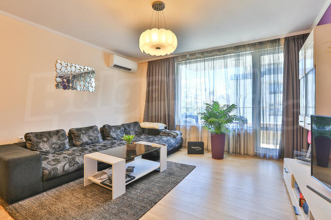 Cozy apartment near park, with easy access to metro station Cozy apartment near park, with easy access to metro station