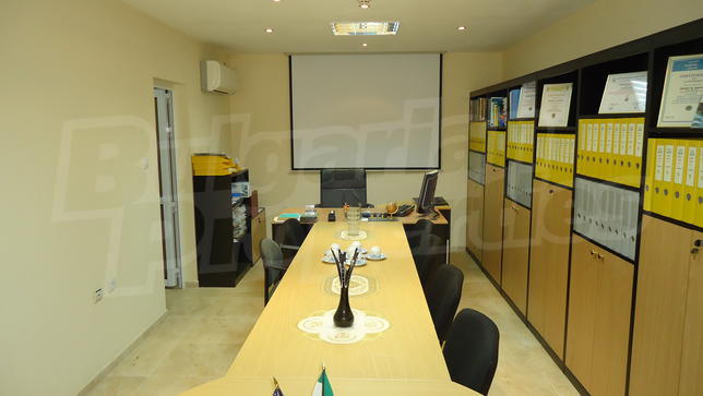Trade premise with good location Trade premise with good location