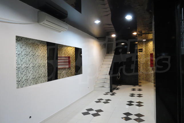 A nicely finished property with excellent location A nicely finished property with excellent location