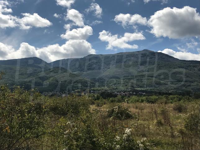 A plot of land with a great southern exposure, mountain and city views A plot of land with a great southern exposure, mountain and city views