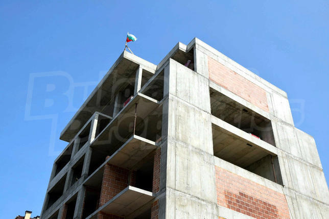New home in proximity to main boulevards, kindergarten, school, bus stop
New home in proximity to main boulevards, kindergarten, school, bus stop