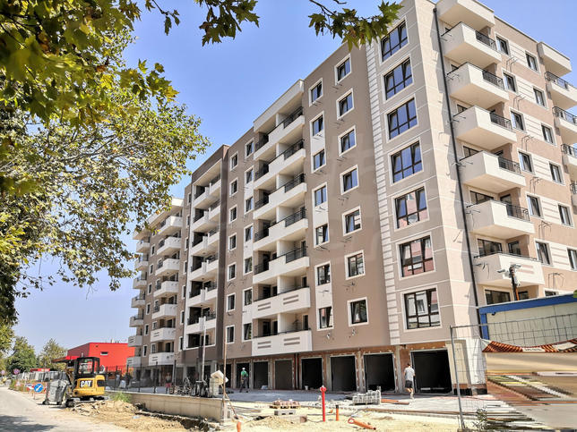 Complex with green areas, parking places, more cosiness and European standard of performance Complex with green areas, parking places, more cosiness and European standard of performance