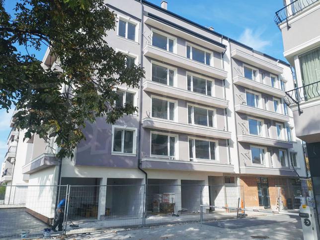 Excellent gated complex with communicative location Excellent gated complex with communicative location