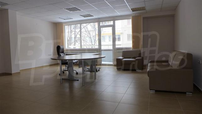Trade premise in business building in the top center Trade premise in business building in the top center