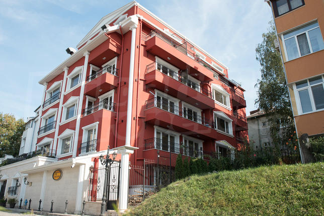 Brand new 3-bedroom apartment close to Spartak swimming pool, metro stations, trade center
Brand new 3-bedroom apartment close to Spartak swimming pool, metro stations, trade center
