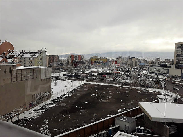 Приятен дом с панорамна гледка към планината на 300 м до метро Приятен дом с панорамна гледка към планината на 300 м до метро