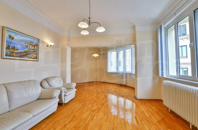 Unique property in excellent condition set near "Garibaldi" Square Unique property in excellent condition set near "Garibaldi" Square