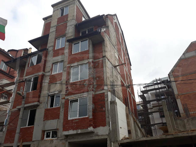 Housing in a small 6-storey building near Slivnitsa Blvd. Housing in a small 6-storey building near Slivnitsa Blvd.