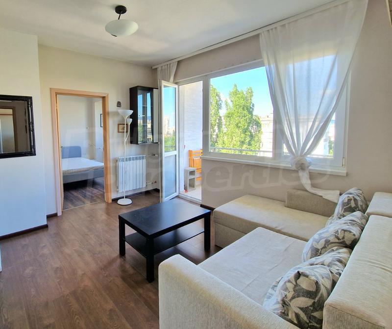 One-bedroom apartment in a maintained building near Joliot-Curie Metro Station One-bedroom apartment in a maintained building near Joliot-Curie Metro Station