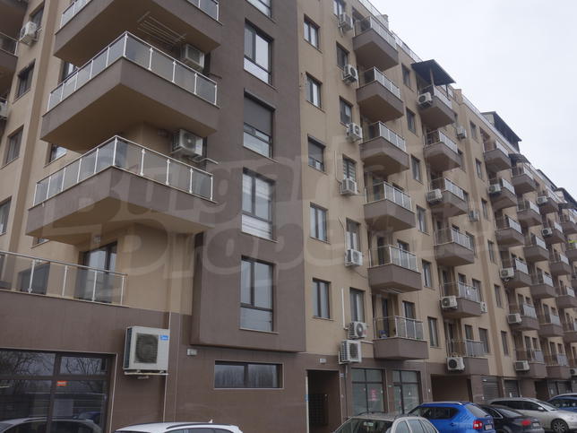 Имот в модерен жилищен комплекс в близост до всички удобства Имот в модерен жилищен комплекс в близост до всички удобства