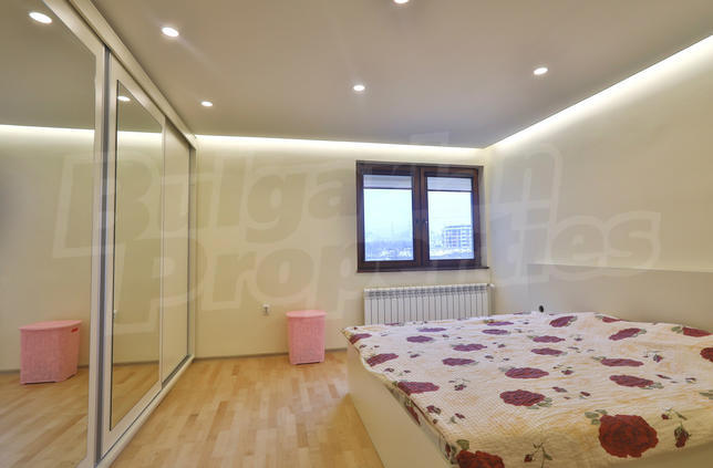 Spacious home with views of Vitosha mountain next to Simeonovsko Shose Blvd. Spacious home with views of Vitosha mountain next to Simeonovsko Shose Blvd.