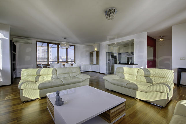 Stylish family home in gated complex next to Aviation Square and main boulevards
Stylish family home in gated complex next to Aviation Square and main boulevards