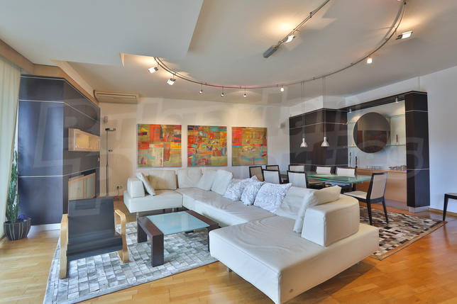 Luxuriously furnished spacious apartment next to metro station and university Luxuriously furnished spacious apartment next to metro station and university
