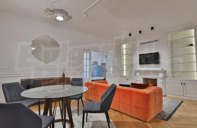 Spacious apartment with excellent location in the center of the capital Spacious apartment with excellent location in the center of the capital