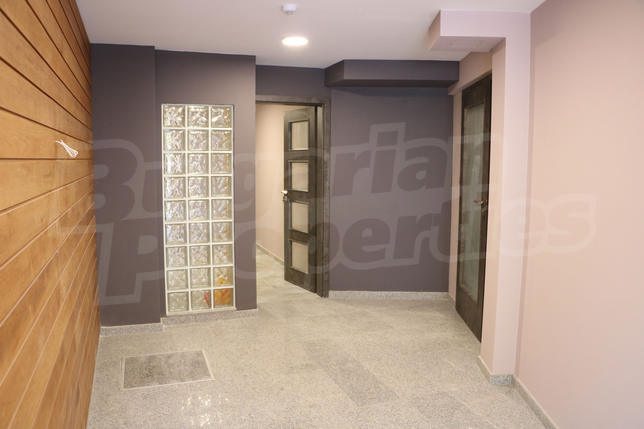 Three-bedroom apartment in a prestigious neighborhood Three-bedroom apartment in a prestigious neighborhood
