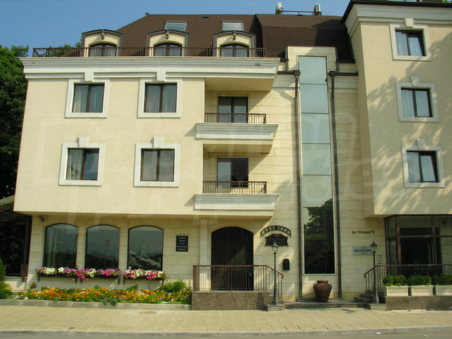 Luxurious building with offices, restaurant and underground parking Luxurious building with offices, restaurant and underground parking
