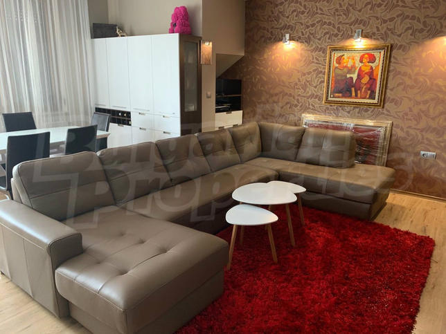 Stylish family home near university, schools, market
Stylish family home near university, schools, market