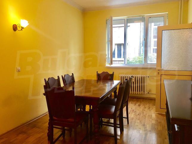 Apartment in well maintained building close to school, bus stop and shops Apartment in well maintained building close to school, bus stop and shops