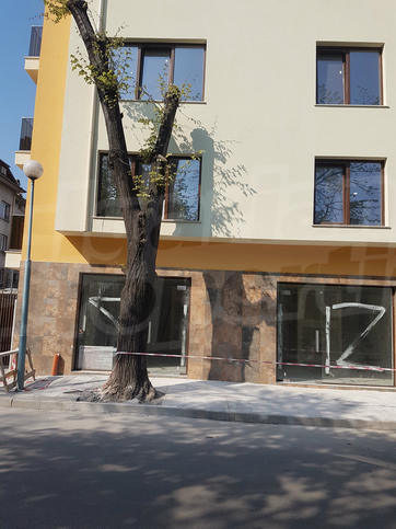 Магазин на две нива до болница Пълмед и Регионална здравна инспекция Магазин на две нива до болница Пълмед и Регионална здравна инспекция