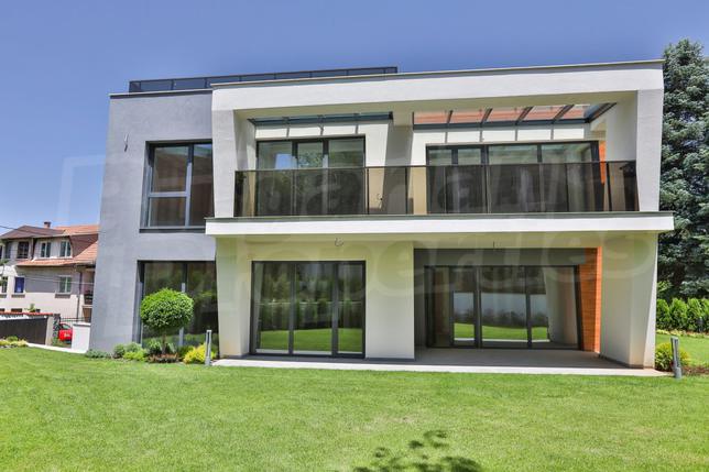 Luxury building with modern architecture and excellent location close to the mountain Luxury building with modern architecture and excellent location close to the mountain