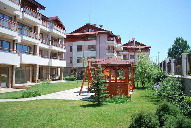 Excellent apartment with four bedroom and a garage in a complex with 24-hour security and lots of greenery Excellent apartment with four bedroom and a garage in a complex with 24-hour security and lots of greenery