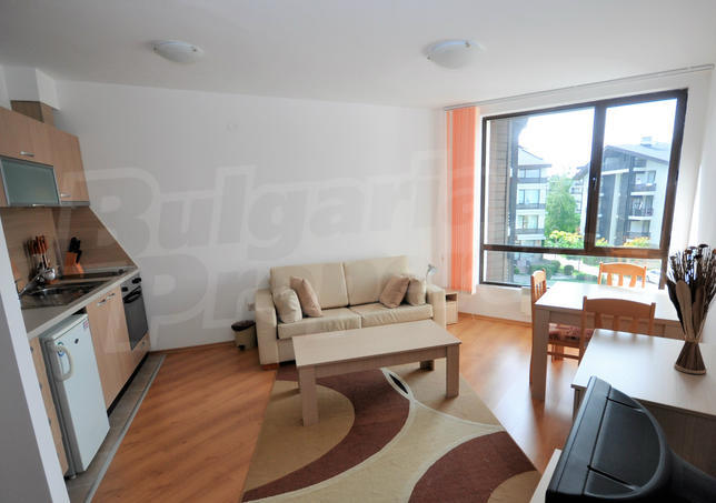 Nice west-facing apartment with mountain views near golf course Nice west-facing apartment with mountain views near golf course