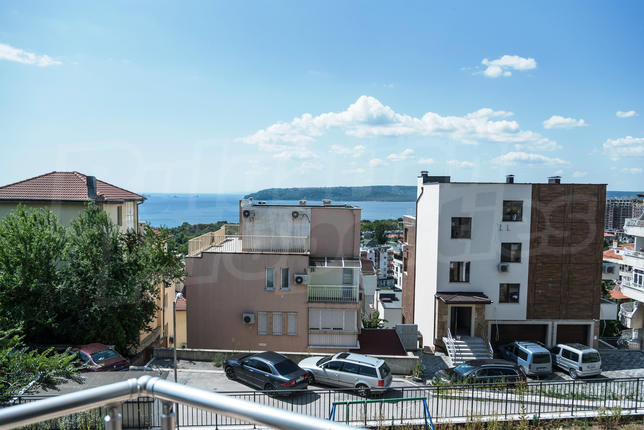 Spacious apartment near school, public transport stop and shopping center Spacious apartment near school, public transport stop and shopping center