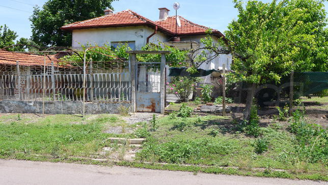 Family house 6 km away from Chirpan town Family house 6 km away from Chirpan town
