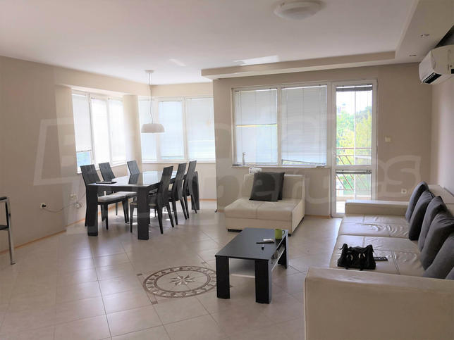 Comfortable home within walking distance to the Plovdiv Fair and Maritsa River
Comfortable home within walking distance to the Plovdiv Fair and Maritsa River